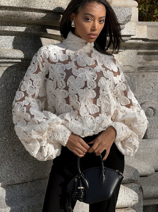 Chemise blanche florale à texture perlée – Coupe ample et féminine