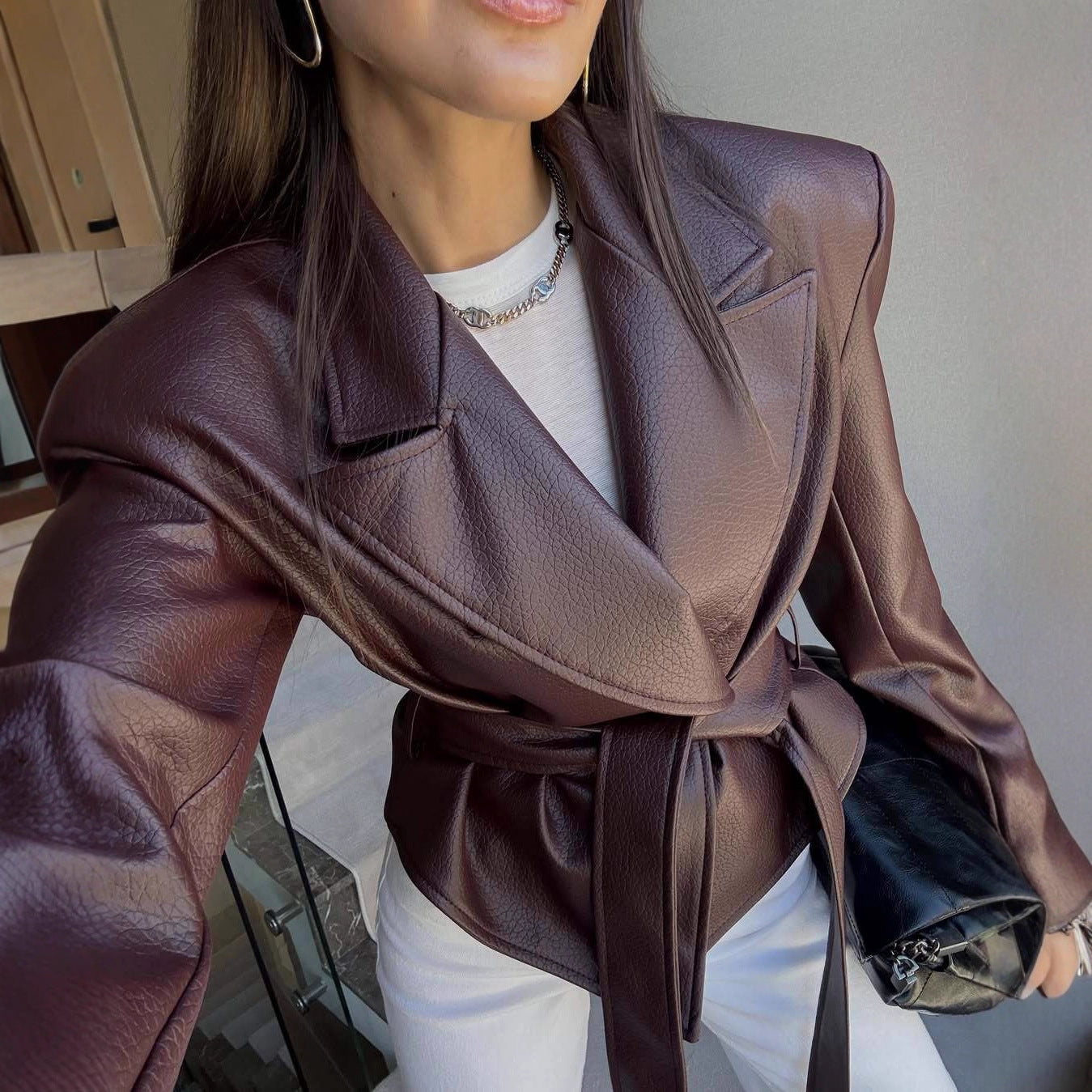 Blouson cuir femme – Style biker avec détails à lanières, look cool