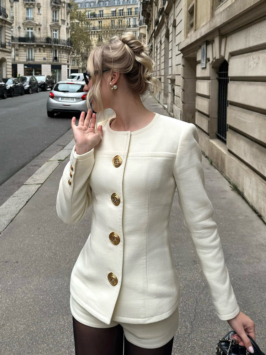 Ensemble veste blanche à boutonnage simple & short – Look estival chic
