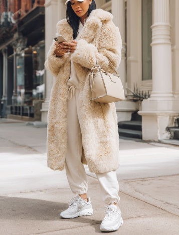 Manteau Long Fausse Fourrure Beige – Oversize, Chaud & Élégant pour l'Hiver