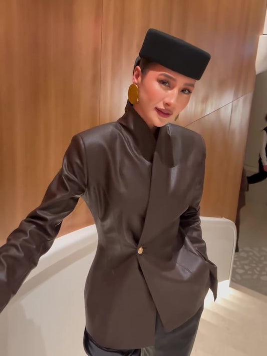 Veste en cuir marron à enroulement – Style urbain et chic