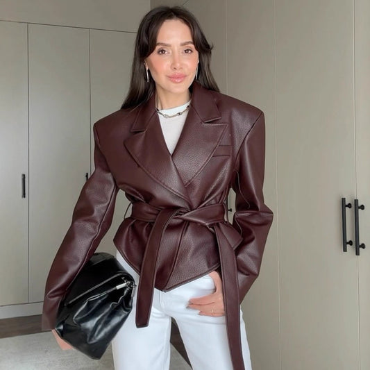 Blouson cuir femme – Style biker avec détails à lanières, look cool