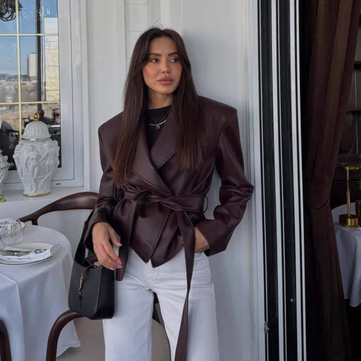 Blouson cuir femme – Style biker avec détails à lanières, look cool