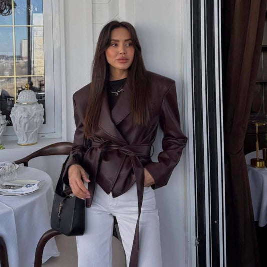 Blouson cuir femme – Style biker avec détails à lanières, look cool