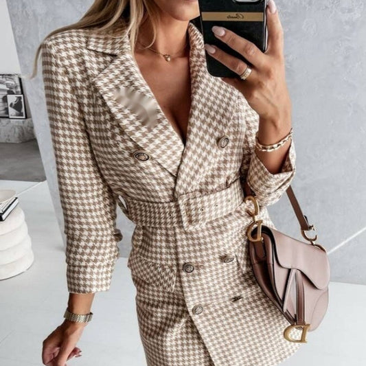 Blazer femme cintré – Taille marquée et design coloré